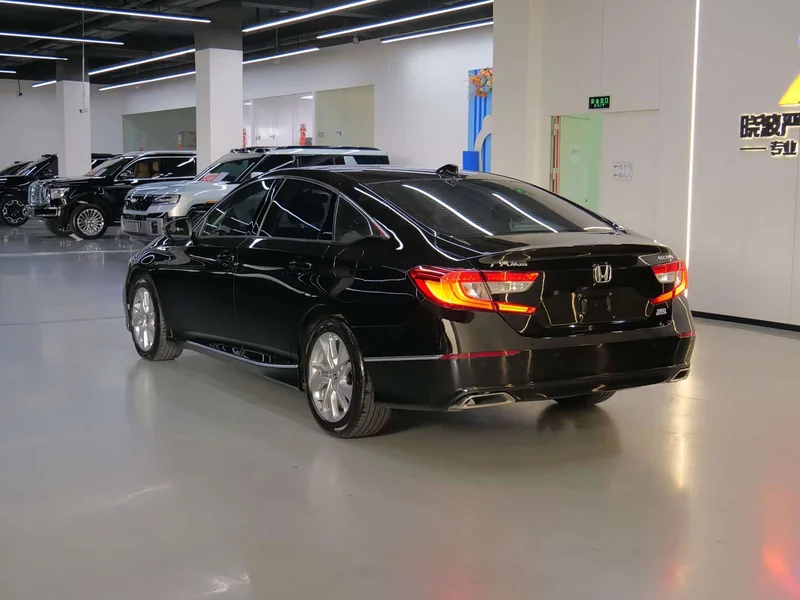 Honda Accord — фото 7