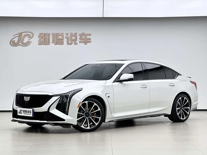 Cadillac CT5 — фото 1