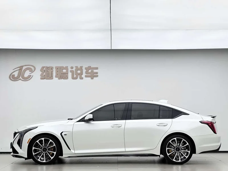 Cadillac CT5 — фото 12