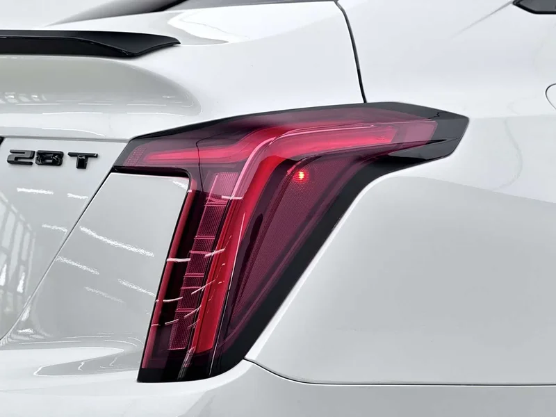 Cadillac CT5 — фото 13