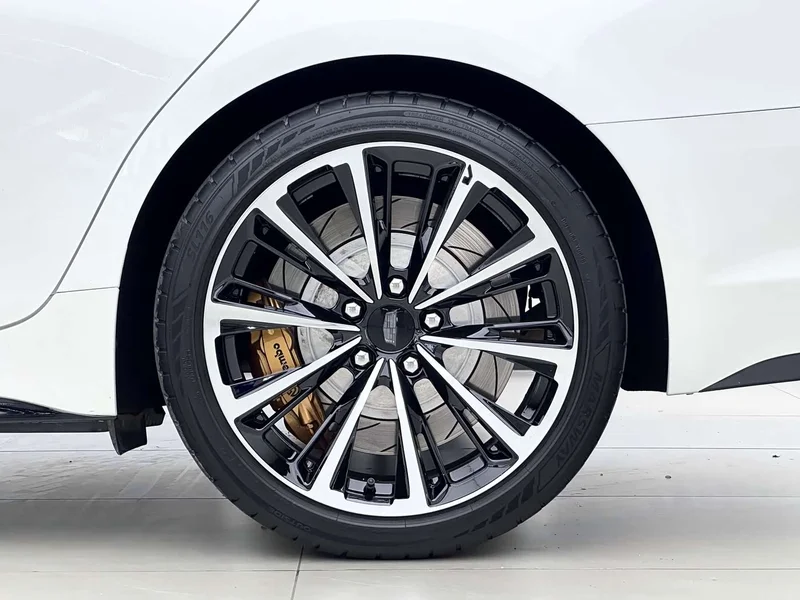 Cadillac CT5 — фото 14