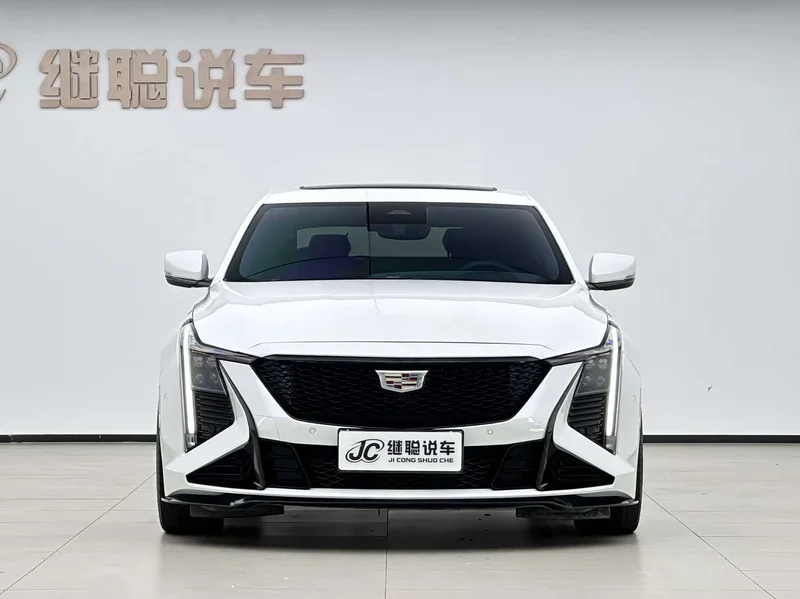 Cadillac CT5 — фото 2