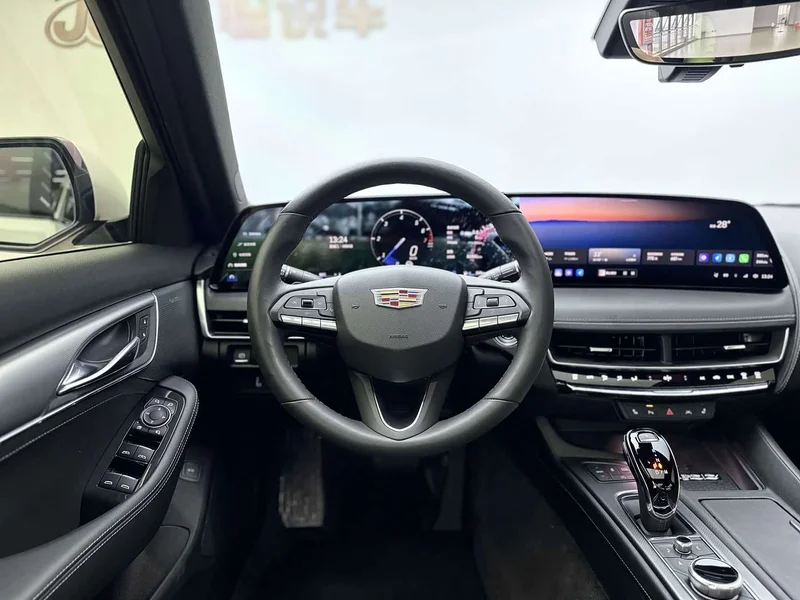 Cadillac CT5 — фото 8