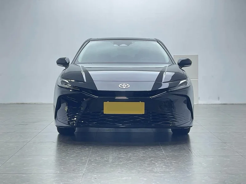 Toyota Camry — фото 2