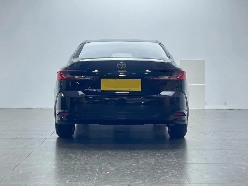 Toyota Camry — фото 5