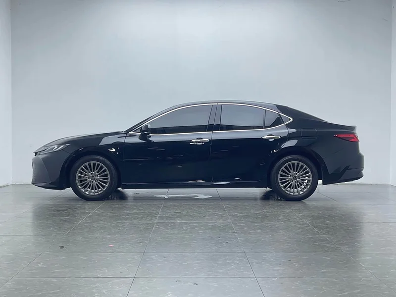 Toyota Camry — фото 8