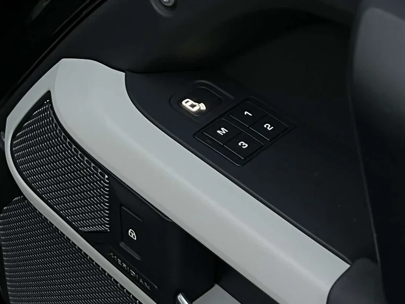 Land Rover Defender — фото 11