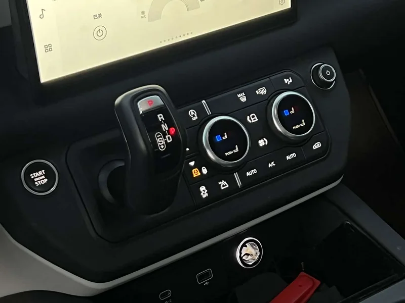 Land Rover Defender — фото 10