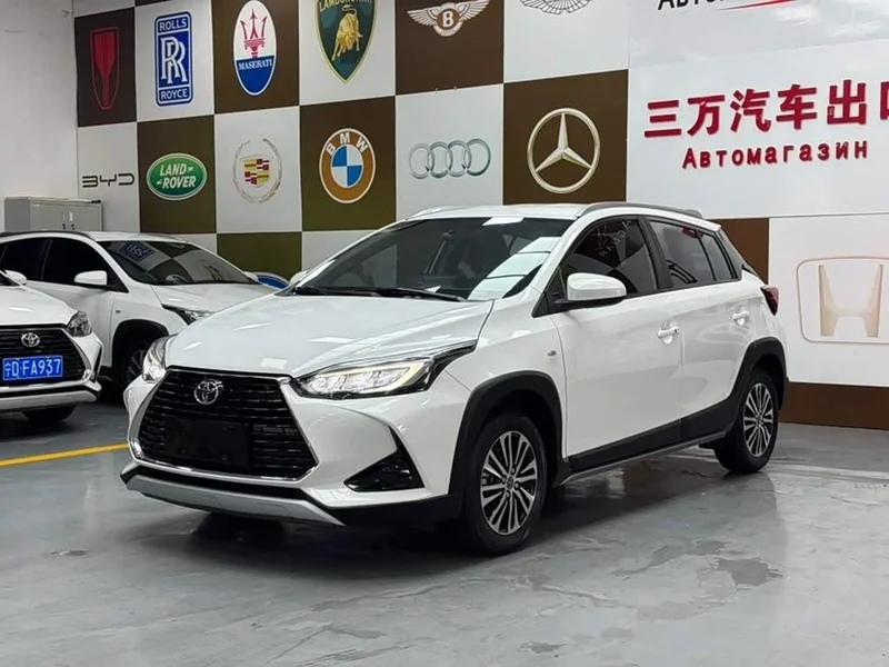 Toyota Yaris L — фото 1