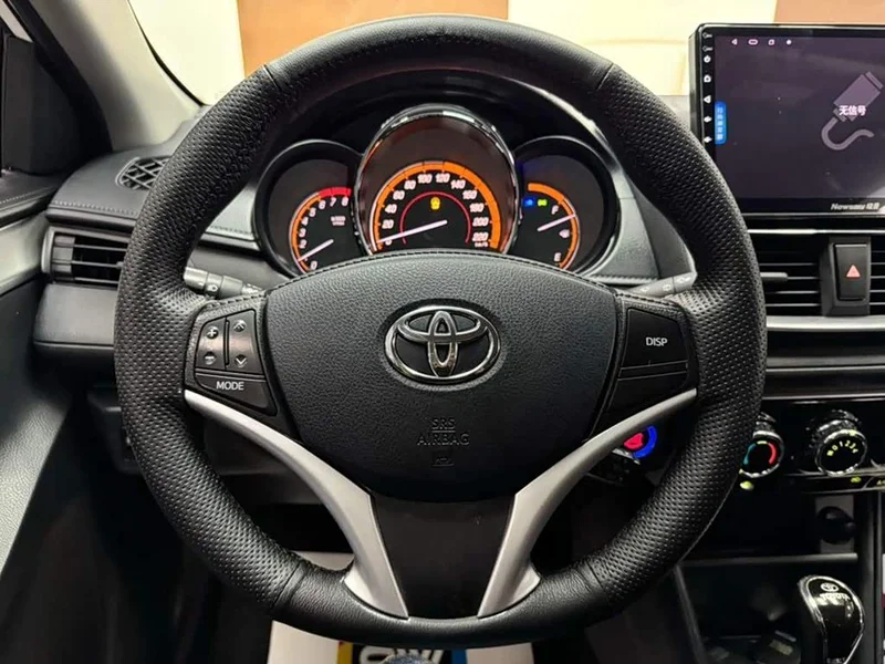 Toyota Yaris L — фото 11