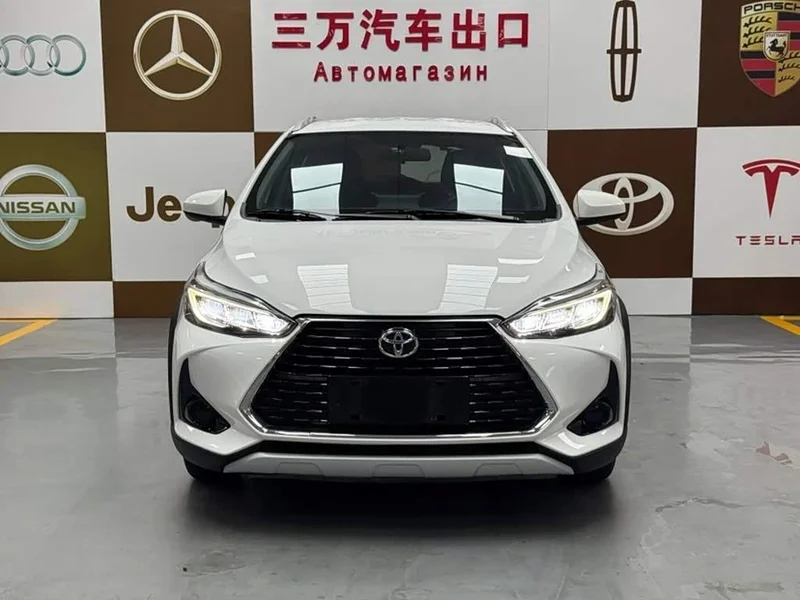 Toyota Yaris L — фото 2