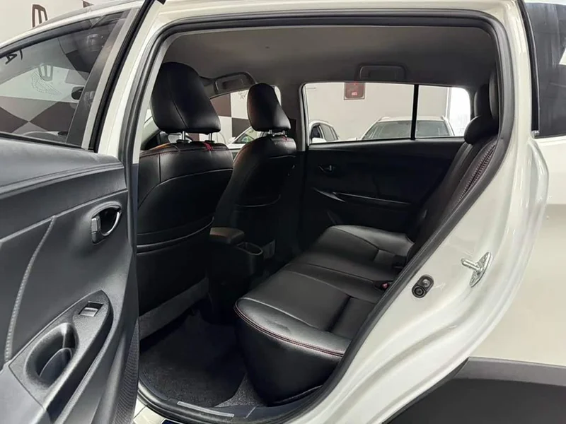 Toyota Yaris L — фото 8
