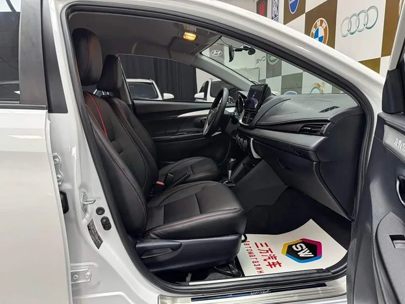 Toyota Yaris L — фото 10