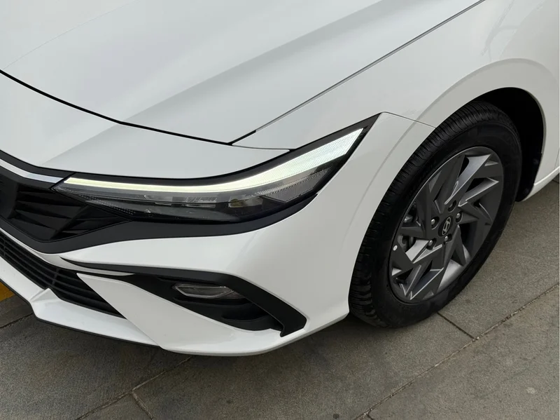 Hyundai Elantra — фото 4
