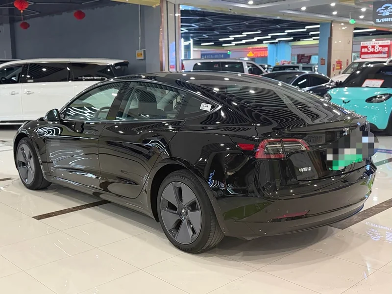 Tesla Model 3 — фото 9