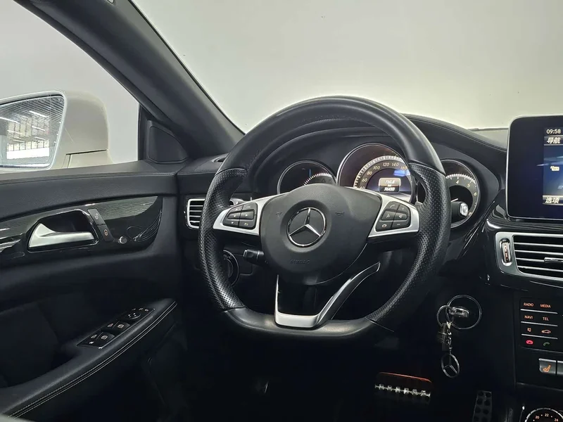 Mercedes-Benz CLS — фото 17