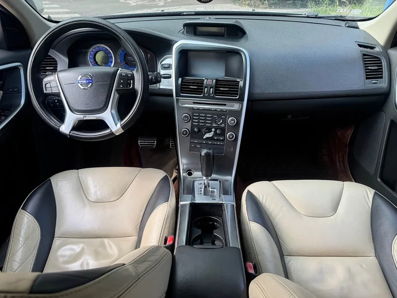 Volvo XC60 (Imported) — фото 9