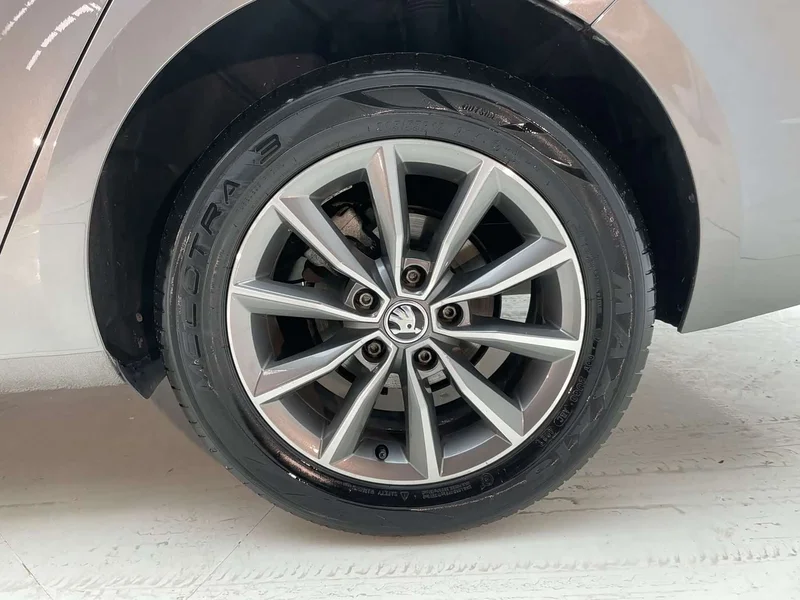 Volkswagen Octavia — фото 12