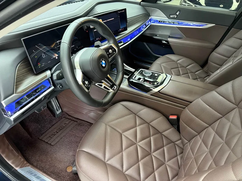 BMW 7-Series — фото 17