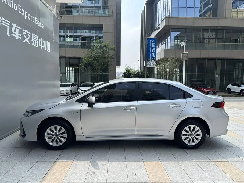 Toyota Corolla — фото 3