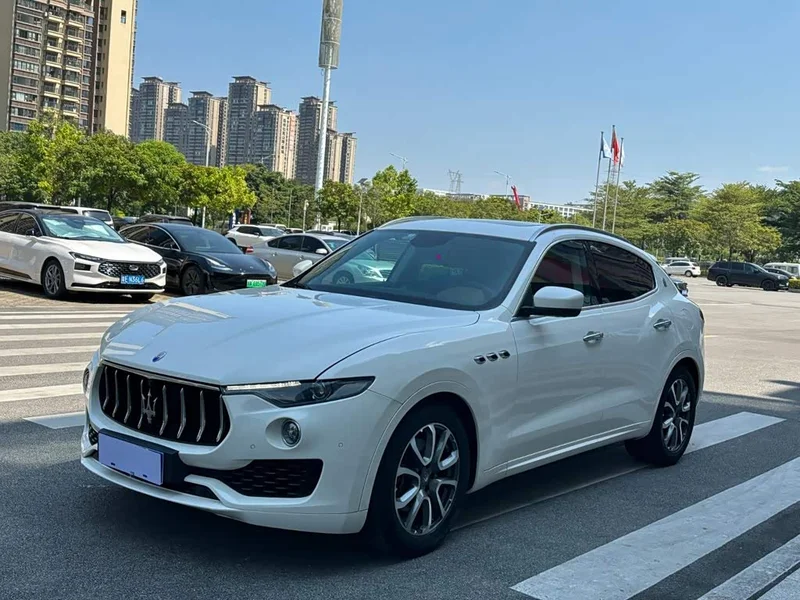Maserati Levante — фото 1
