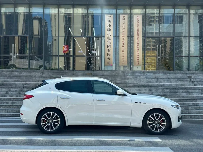 Maserati Levante — фото 4