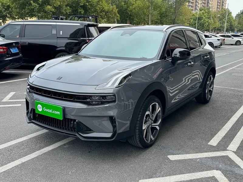 Lynk & Co 06