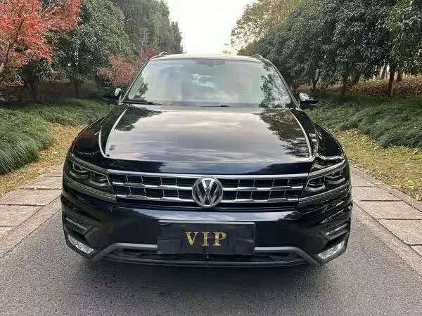 Volkswagen Tiguan L — фото 1