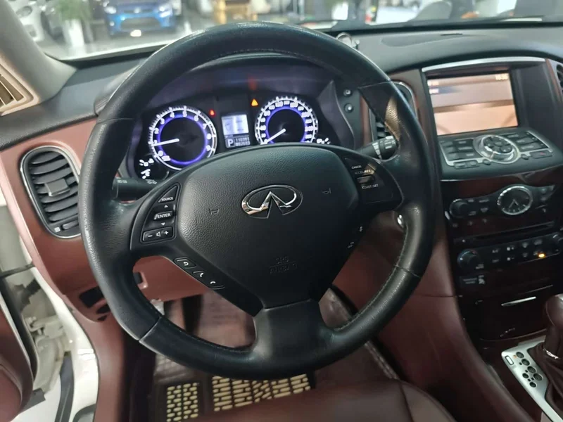 Infiniti QX50 (Imported) — фото 11