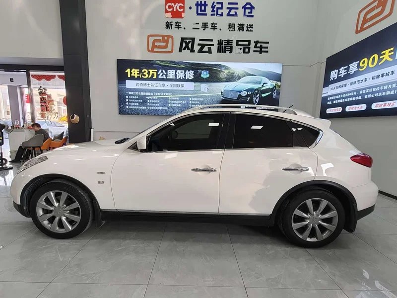 Infiniti QX50 (Imported) — фото 13