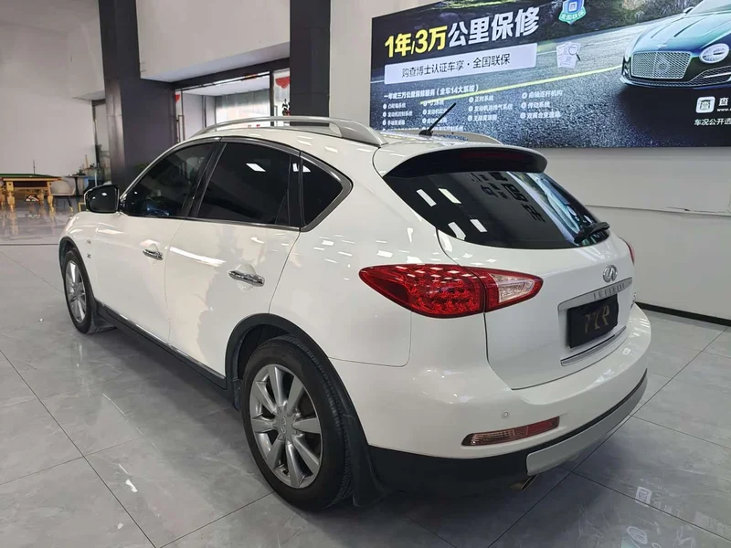 Infiniti QX50 (Imported) — фото 14