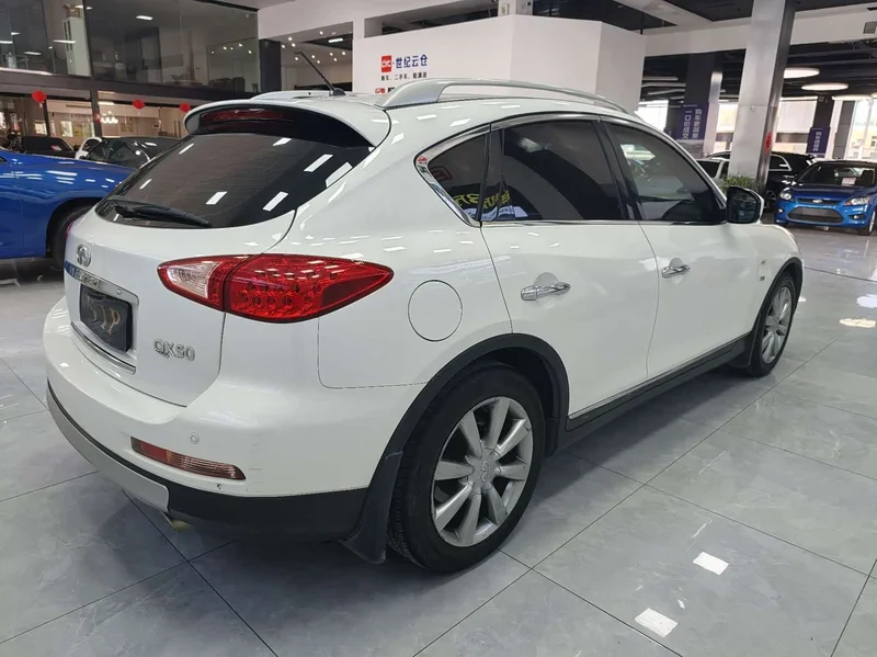 Infiniti QX50 (Imported) — фото 16