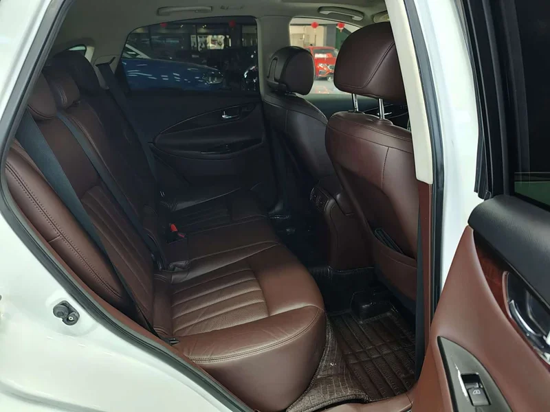 Infiniti QX50 (Imported) — фото 17