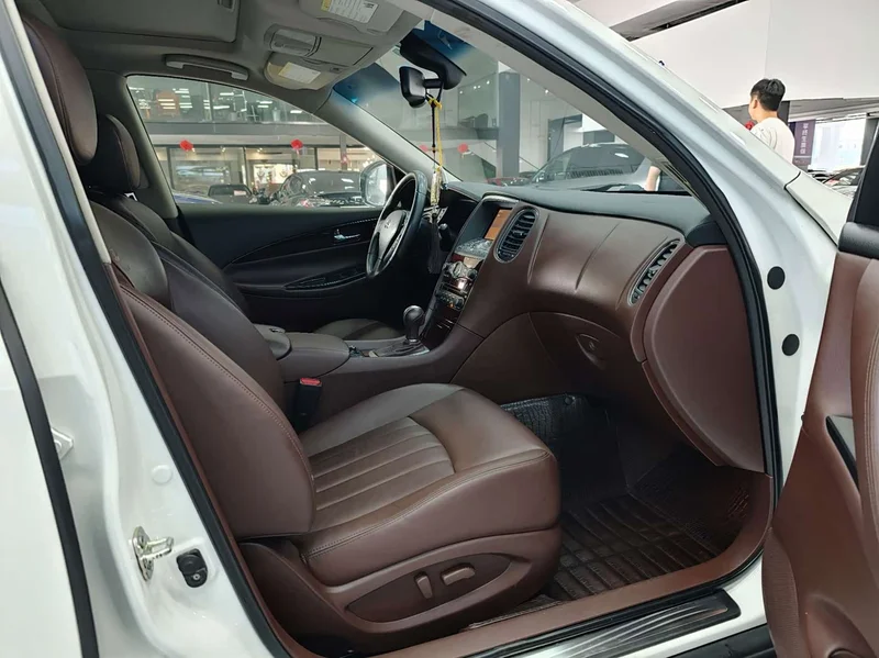 Infiniti QX50 (Imported) — фото 18
