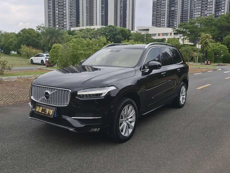 Volvo XC90 — фото 1