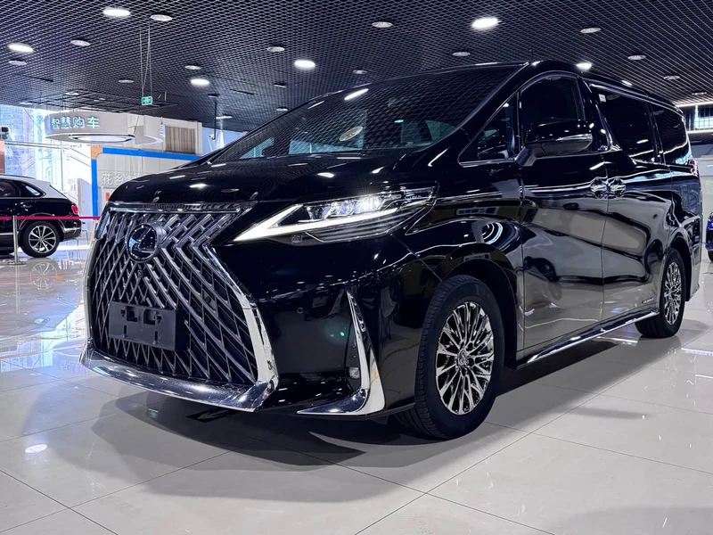 Lexus LM