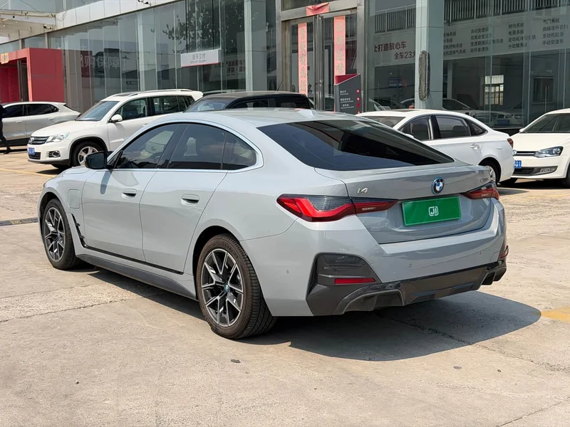 BMW i4 — фото 13