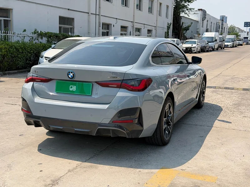 BMW i4 — фото 15