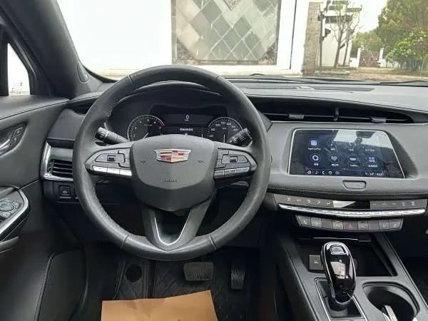Cadillac XT4 — фото 6