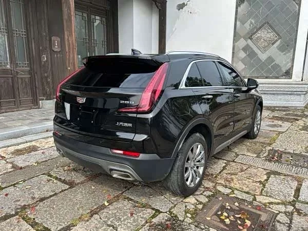 Cadillac XT4 — фото 8