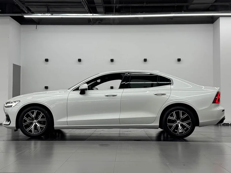 Volvo S60 — фото 12