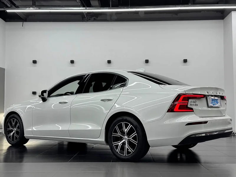 Volvo S60 — фото 13