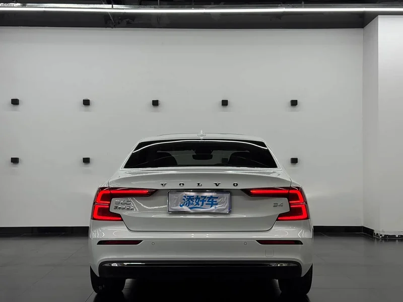 Volvo S60 — фото 14