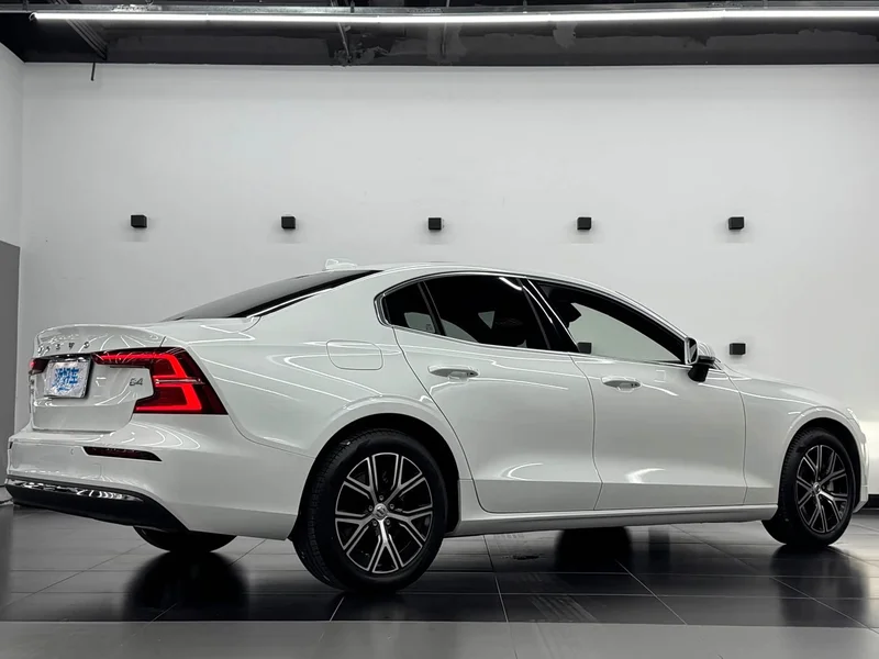 Volvo S60 — фото 15