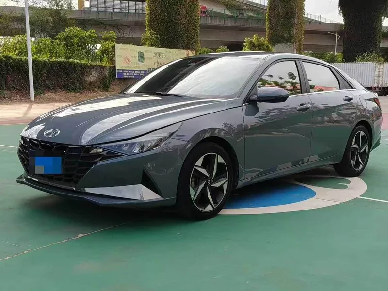Hyundai Elantra — фото 1