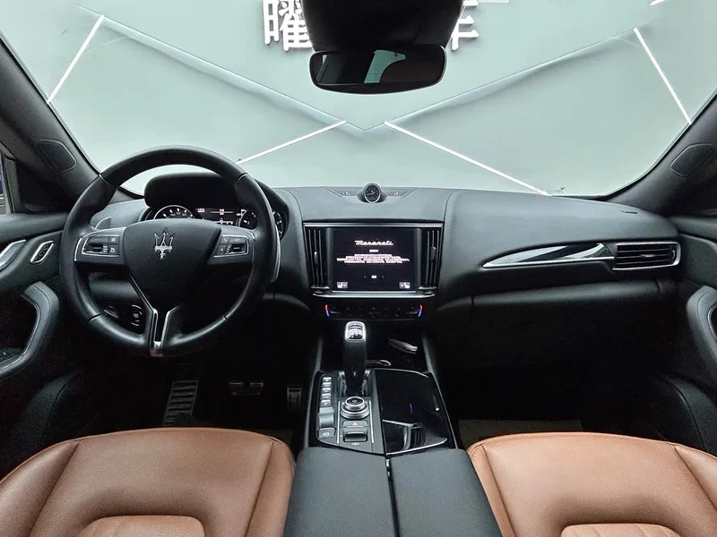 Maserati Levante — фото 11