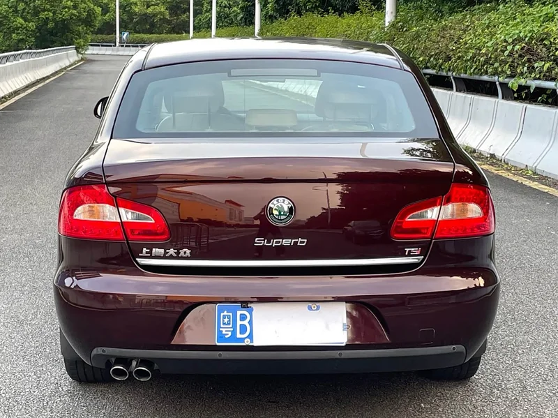 Volkswagen Superb — фото 13