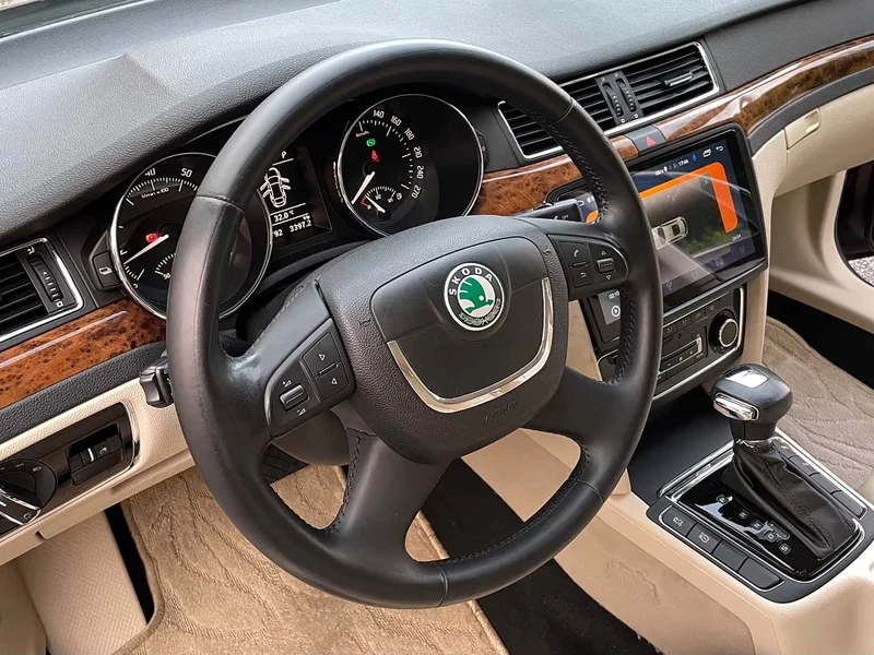 Volkswagen Superb — фото 14