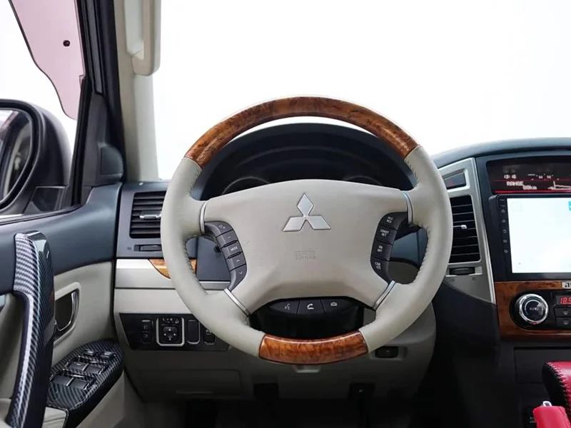 Mitsubishi Pajero (Imported) — фото 11