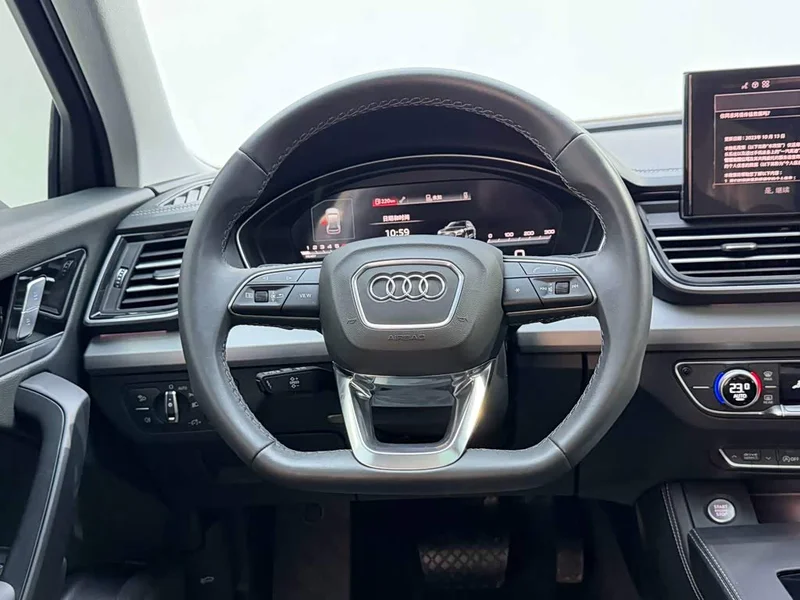 Audi Q5L — фото 14